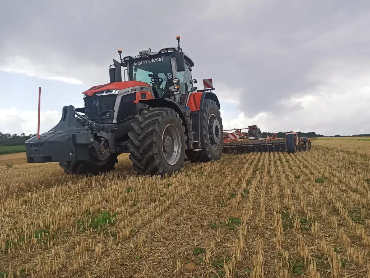 MF 9S.425 v akci: Nový rozměr pohodlí a výkonu na vašich polích