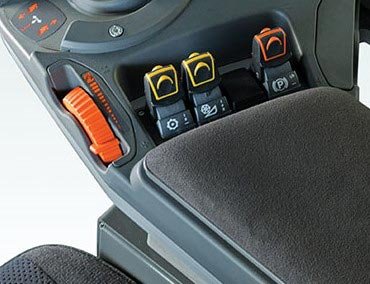 Technology-and-innovation-Combines-TechTouch-PowerGrip-ArmRest