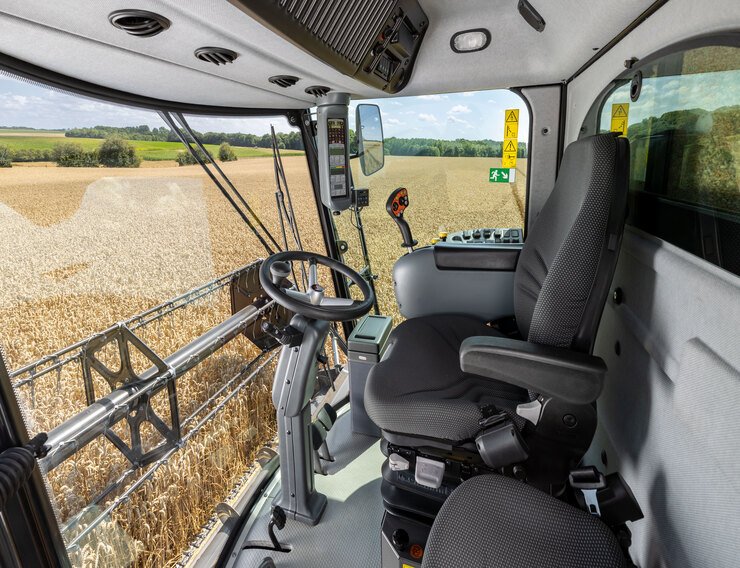 Technology-and-innovation-Combine-MF_7342ACTIVA_CABINTERIOR_FR_02