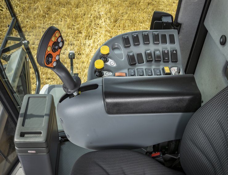 Technology-and-innovation-Combines-MF_7342ACTIVA_CABINTERIOR_FR_072